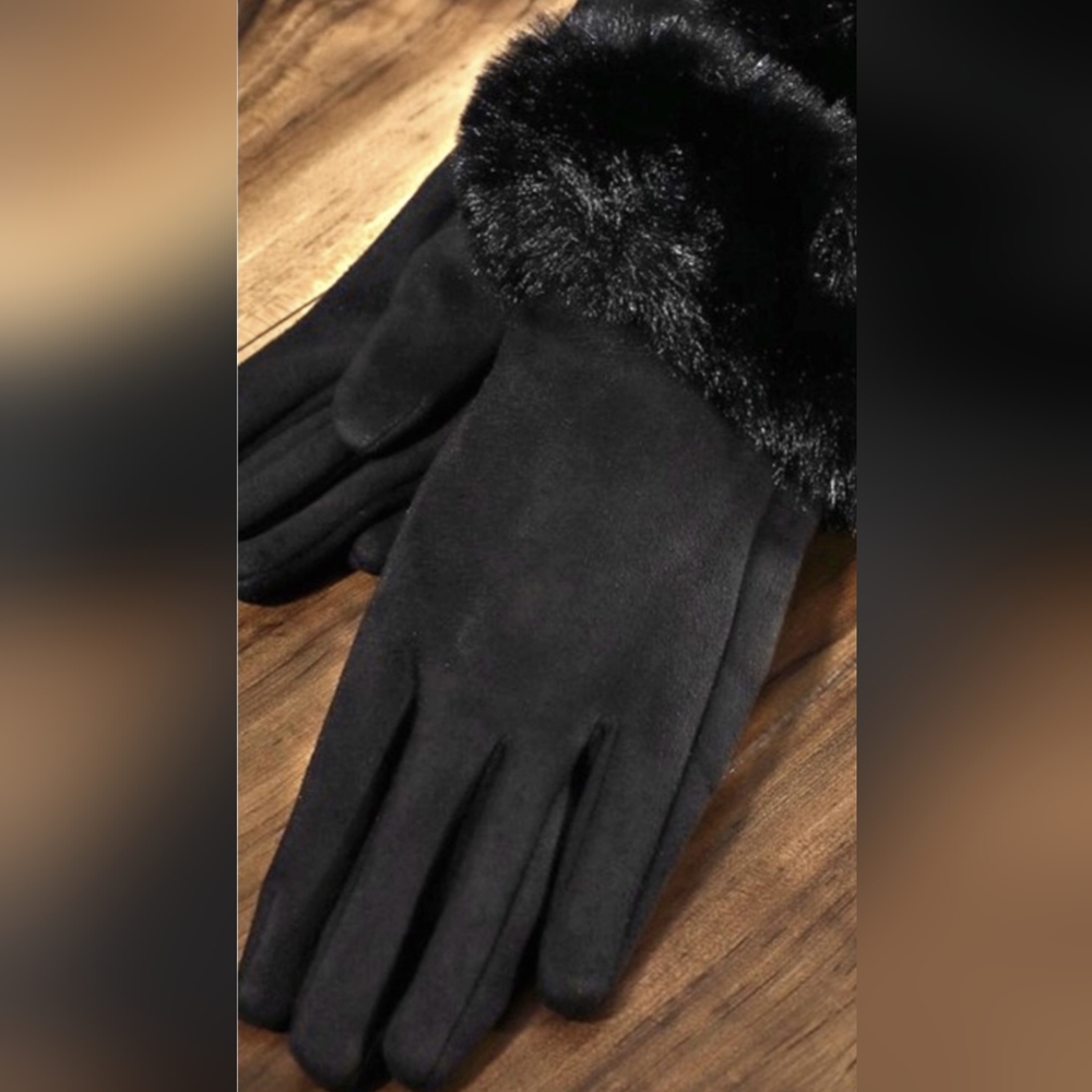 LAST PAIR! Elegant Black Faux Fur Vegan Suede Winter Gloves - Picture 5 of 6